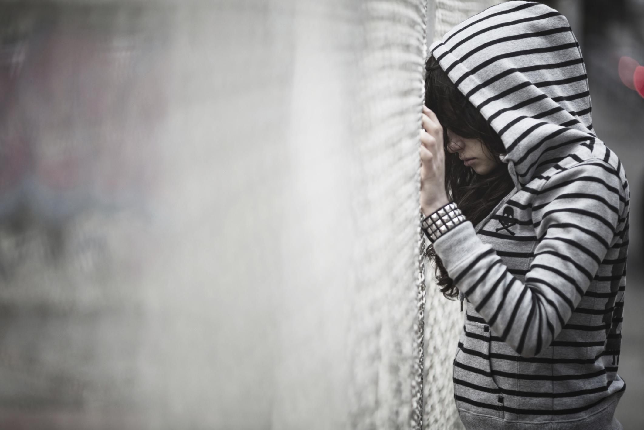 Estadísticas sobre suicidio adolescente, drogas y violencia