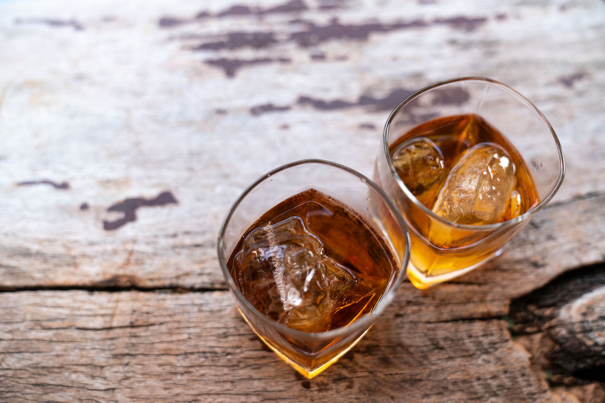 Los confinamientos por la COVID tienen un efecto secundario de un mayor consumo excesivo de alcohol, muestra un estudio