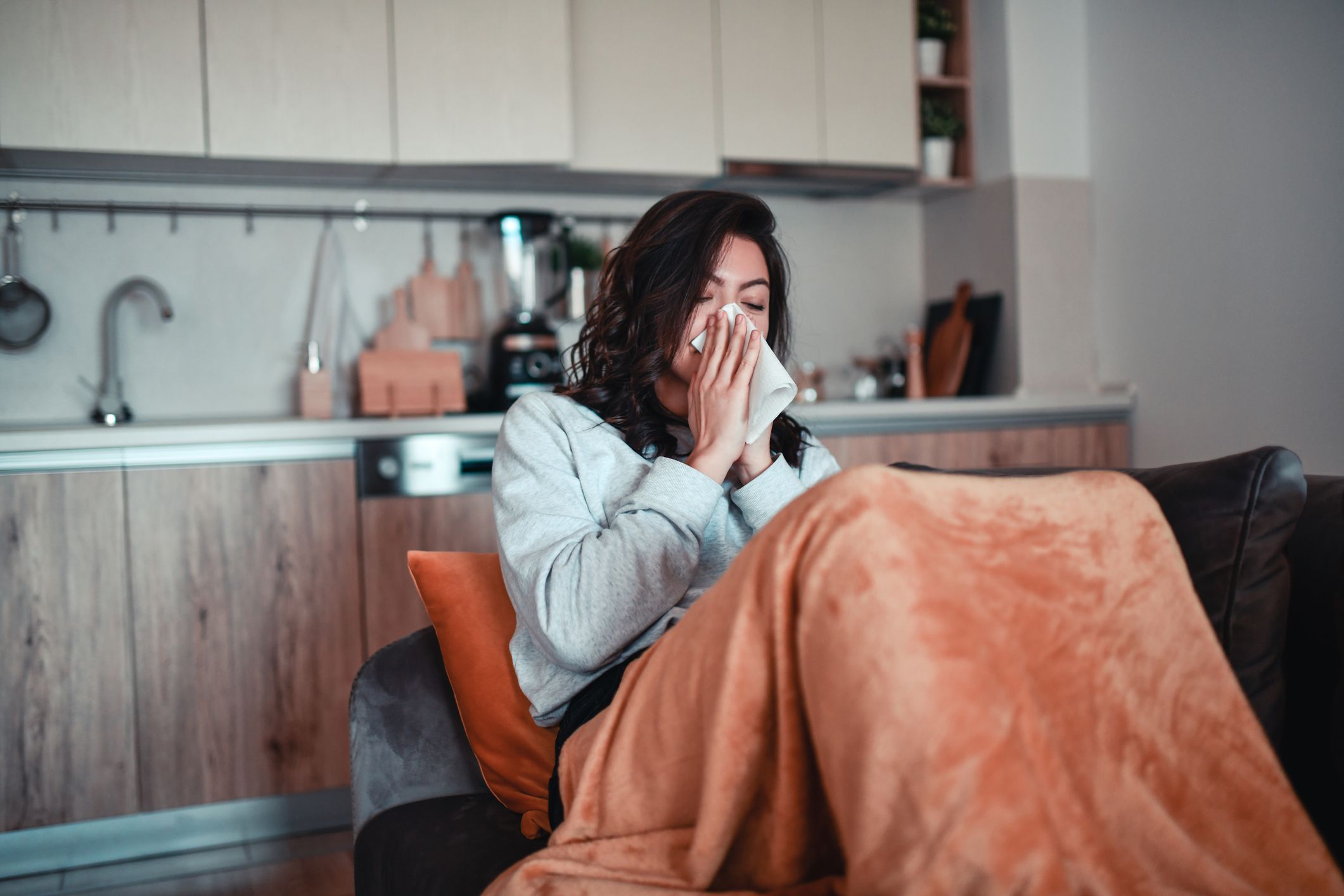 Incluso el COVID-19 leve afecta la salud mental, revela una investigación