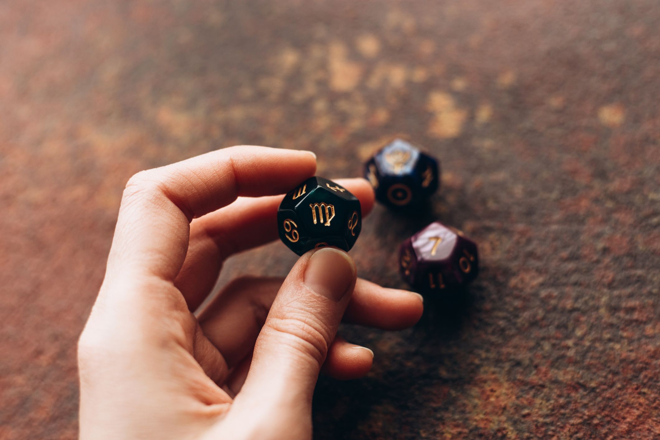 La psicología detrás de por qué nos importa la astrología