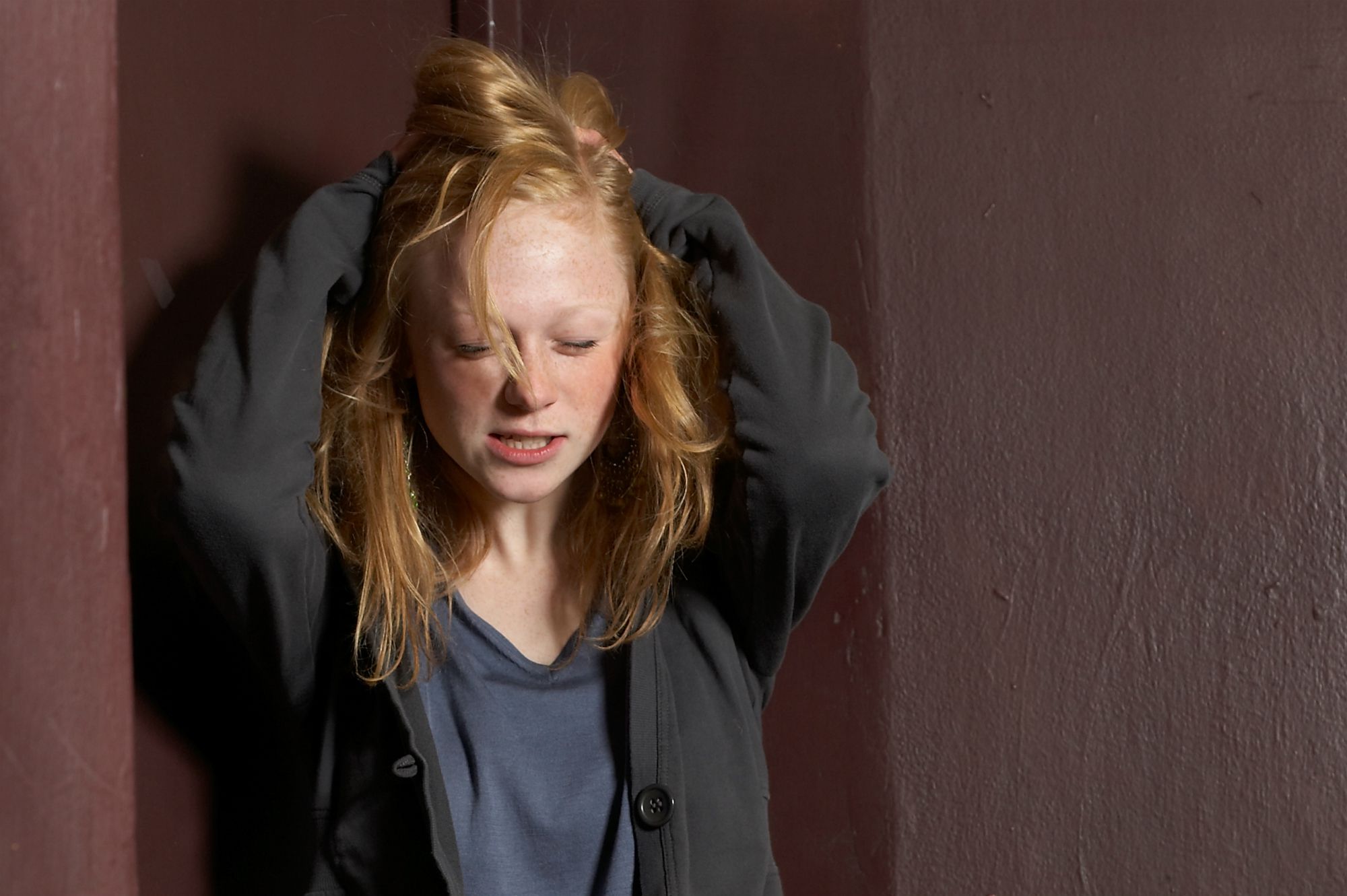 Comprender la tricotilomanía en los adolescentes