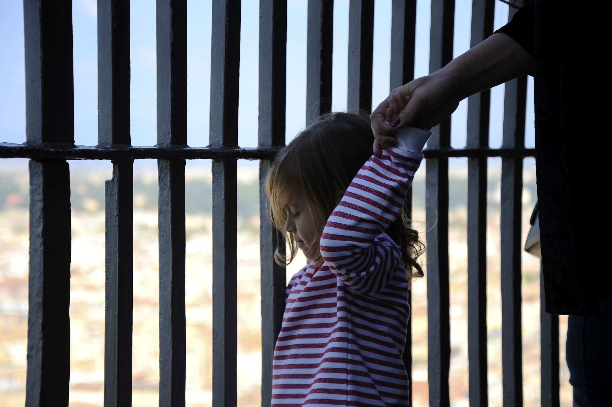 Los programas de visitas son cruciales para los niños con padres encarcelados, muestra un nuevo estudio